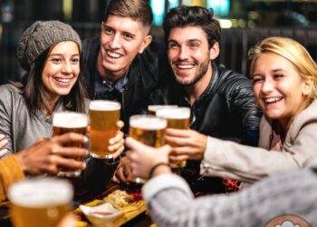 the-impact-of-alcohol-on-eye-health:-understanding-the-risks-and-importance-of-regular-eye-tests